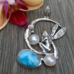 Sterling silver Moon kisses pendent.